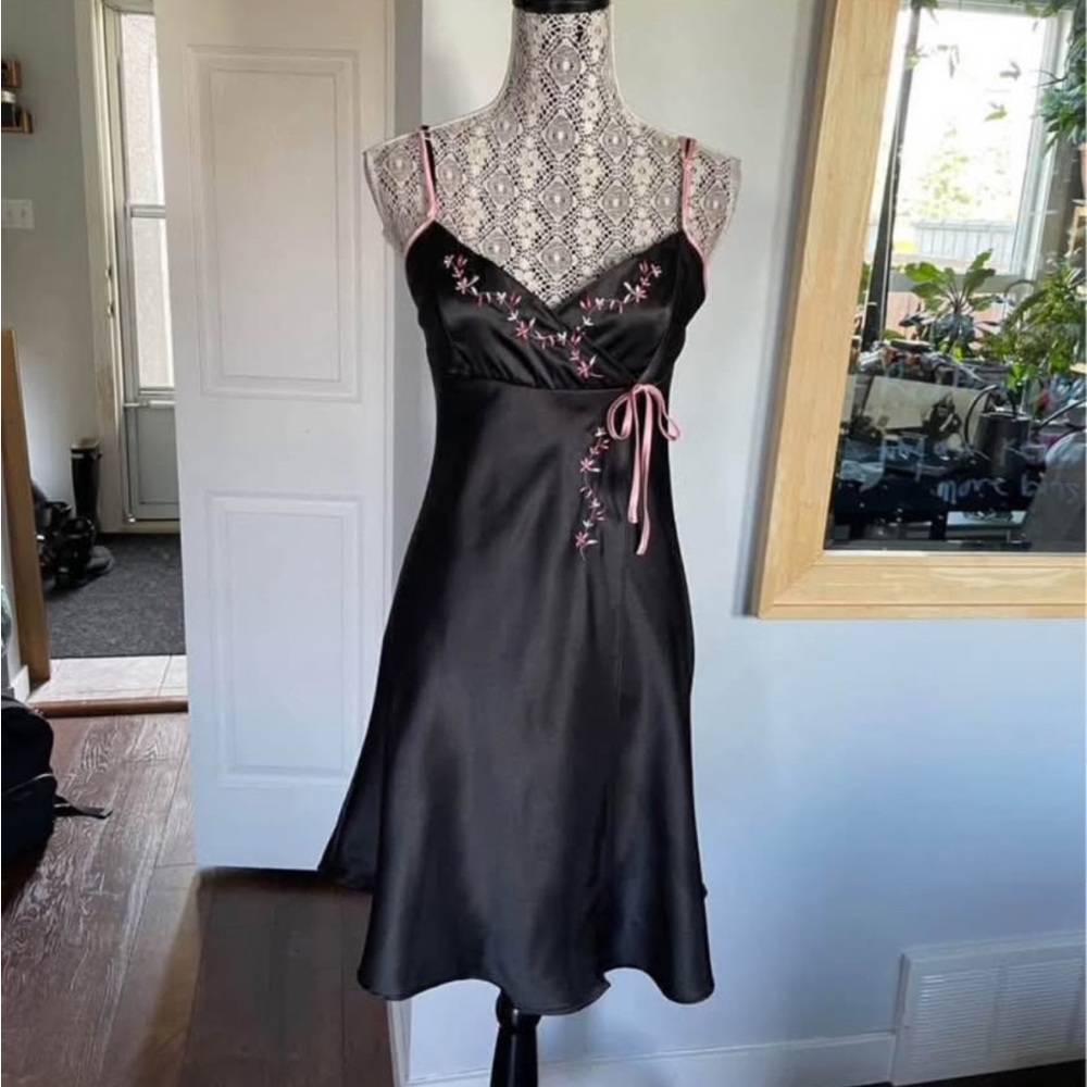 Vintage Y2K 90s Embroidered Babydoll Lingerie Satin Wrap Slip Dress. Medium.